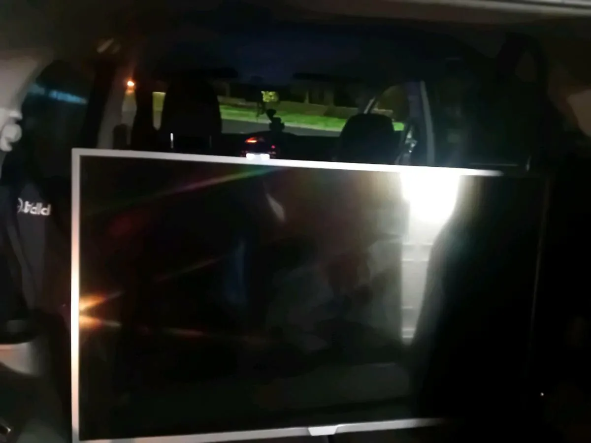 46 inch smart Tv - Image 1