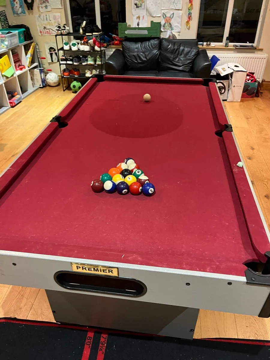 Pool table - Image 1