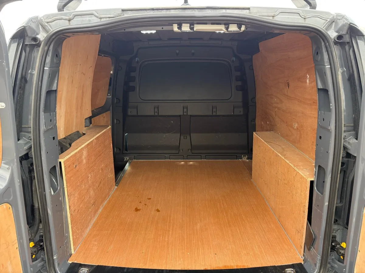 VW Caddy Van - Image 4