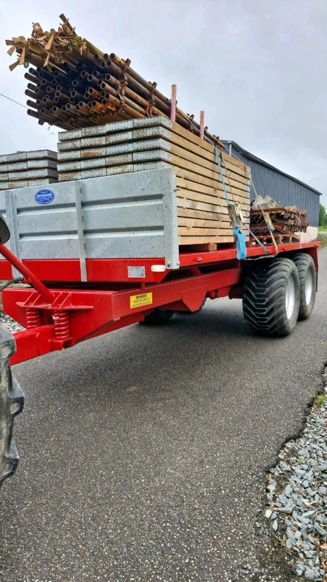 Tractor and trailer for hire. - Image 3