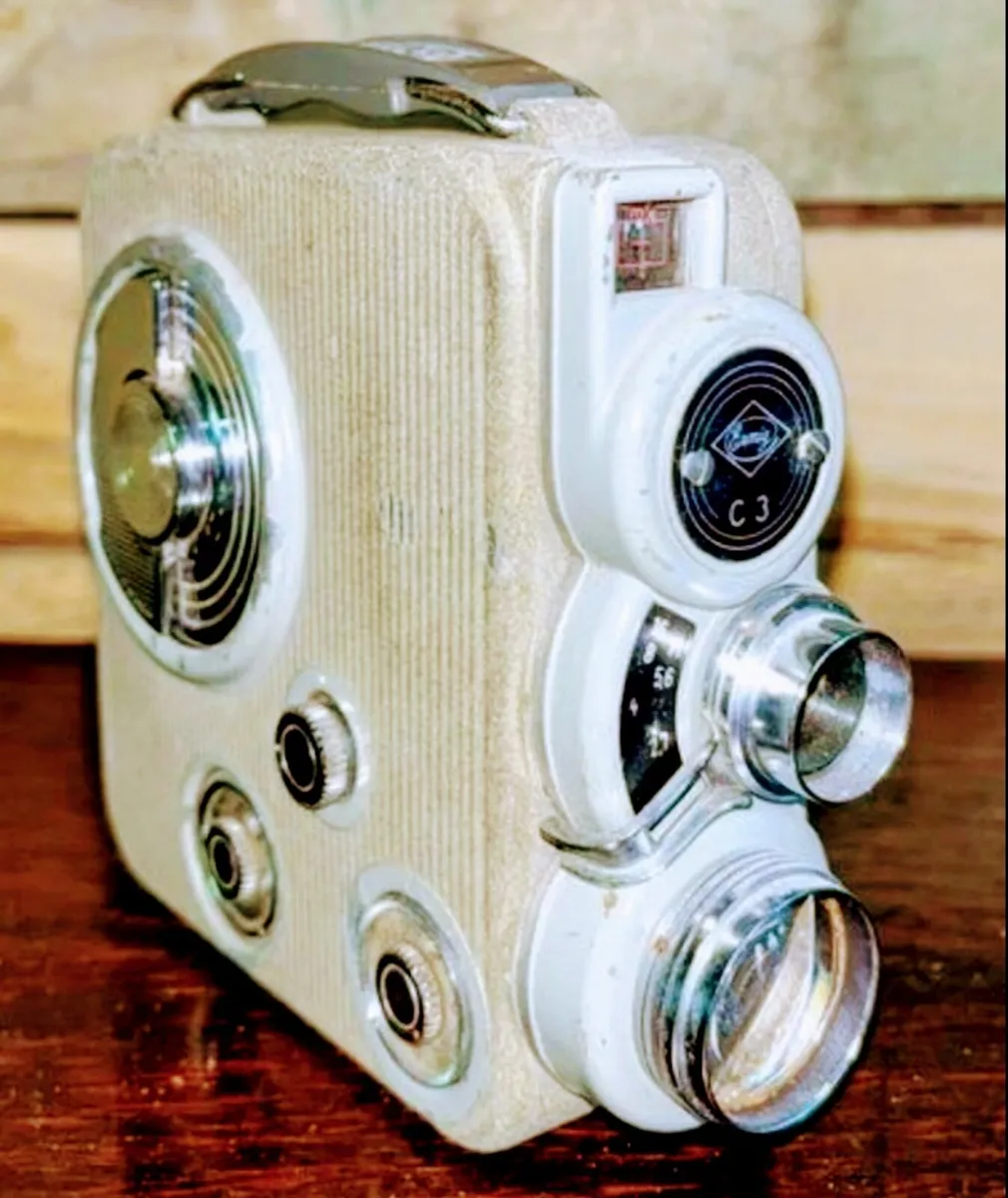 Vintage camera - Image 1