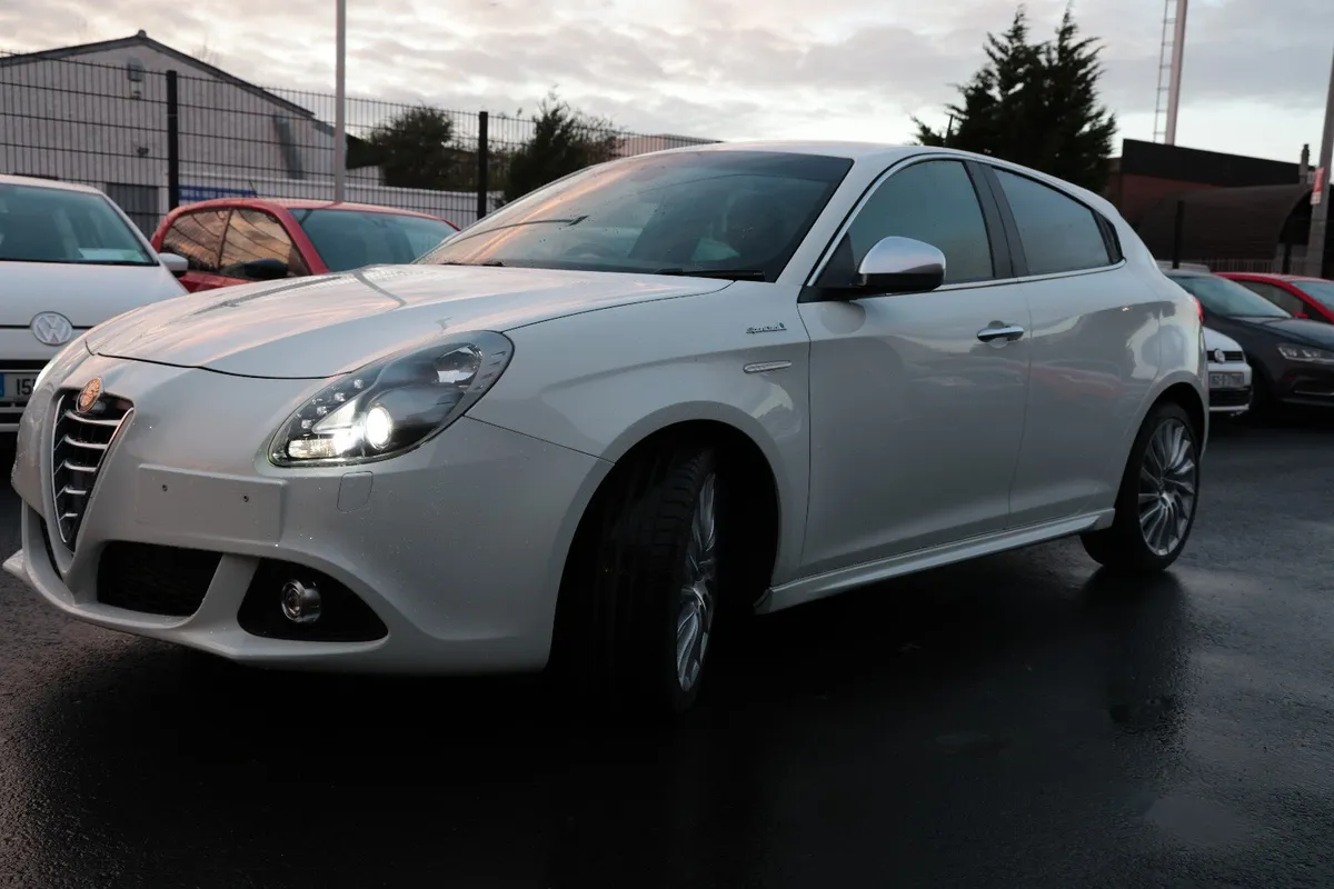 ALFA ROMEO 2015 PEARL WHITE - Image 3