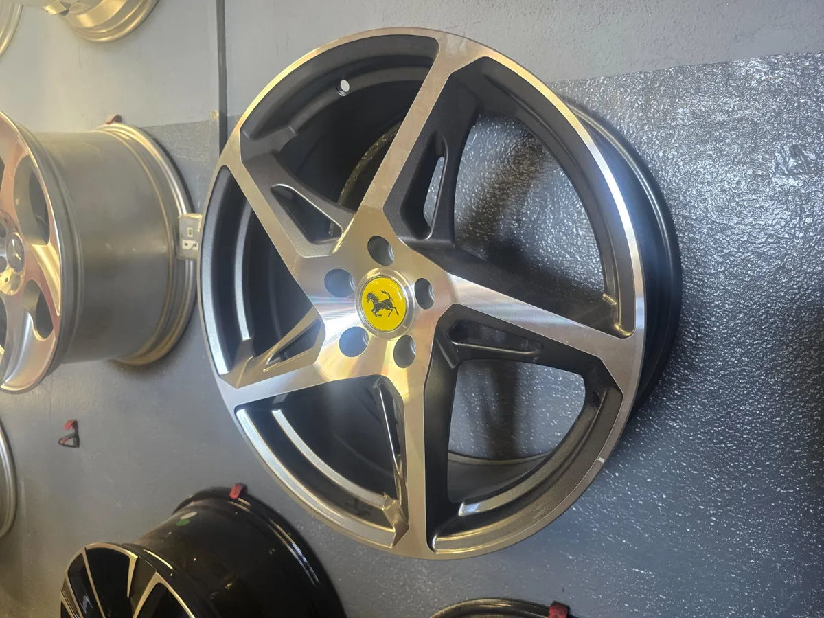 **Special** 19" Ferrari 458 Style