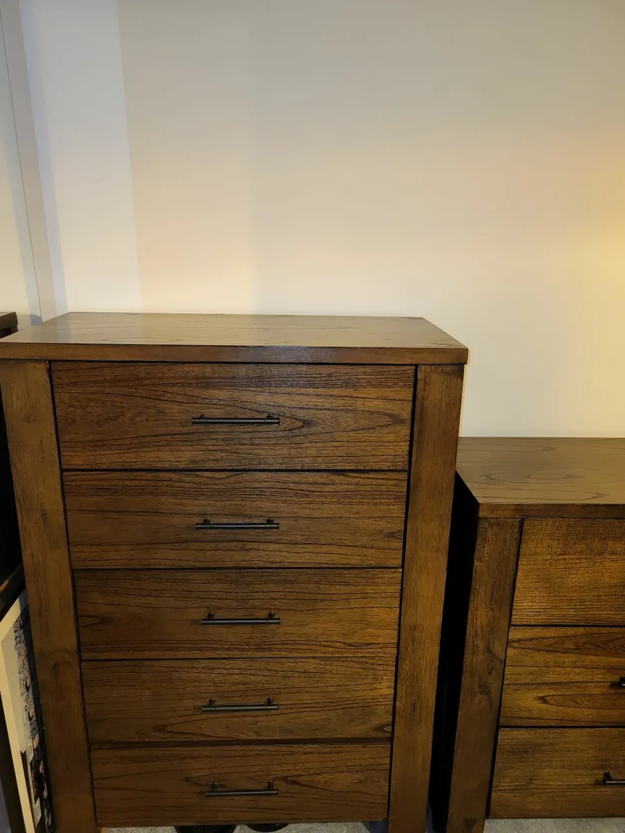 Stunning bedroom furniture - Image 3