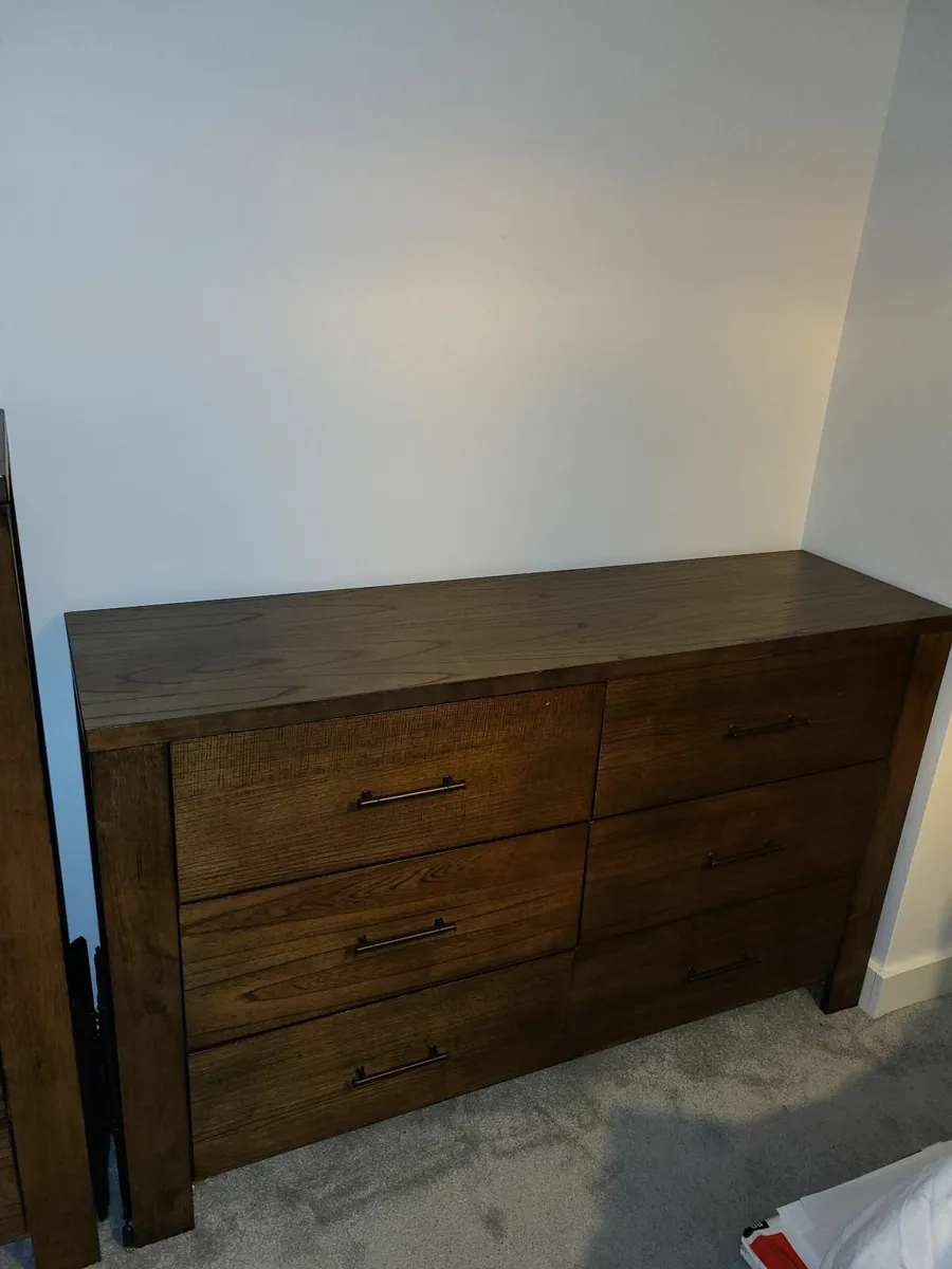 Stunning bedroom furniture - Image 4