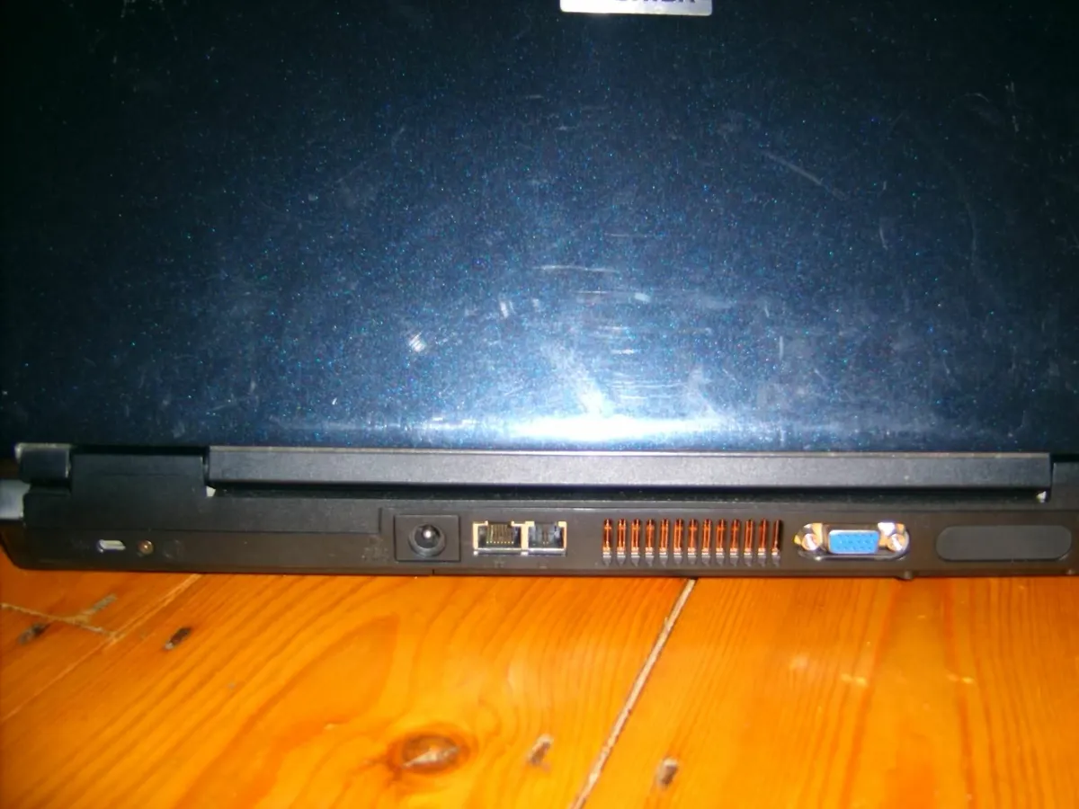 Toshiba laptop - Image 3