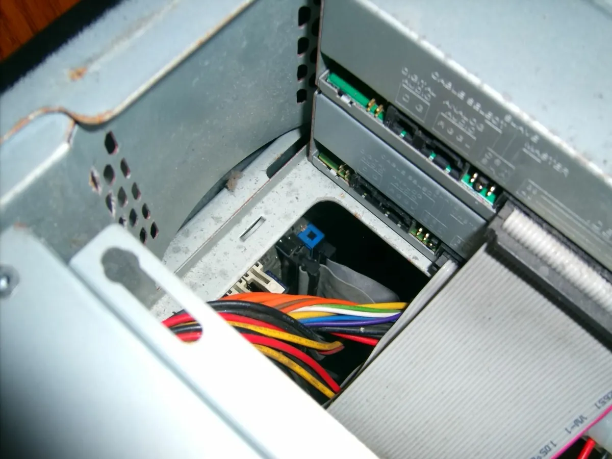 black computer - Image 3