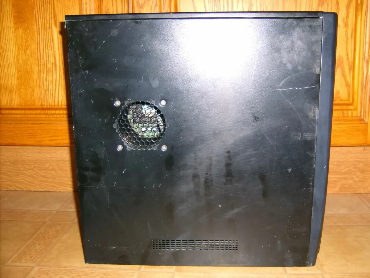 black computer - Image 4