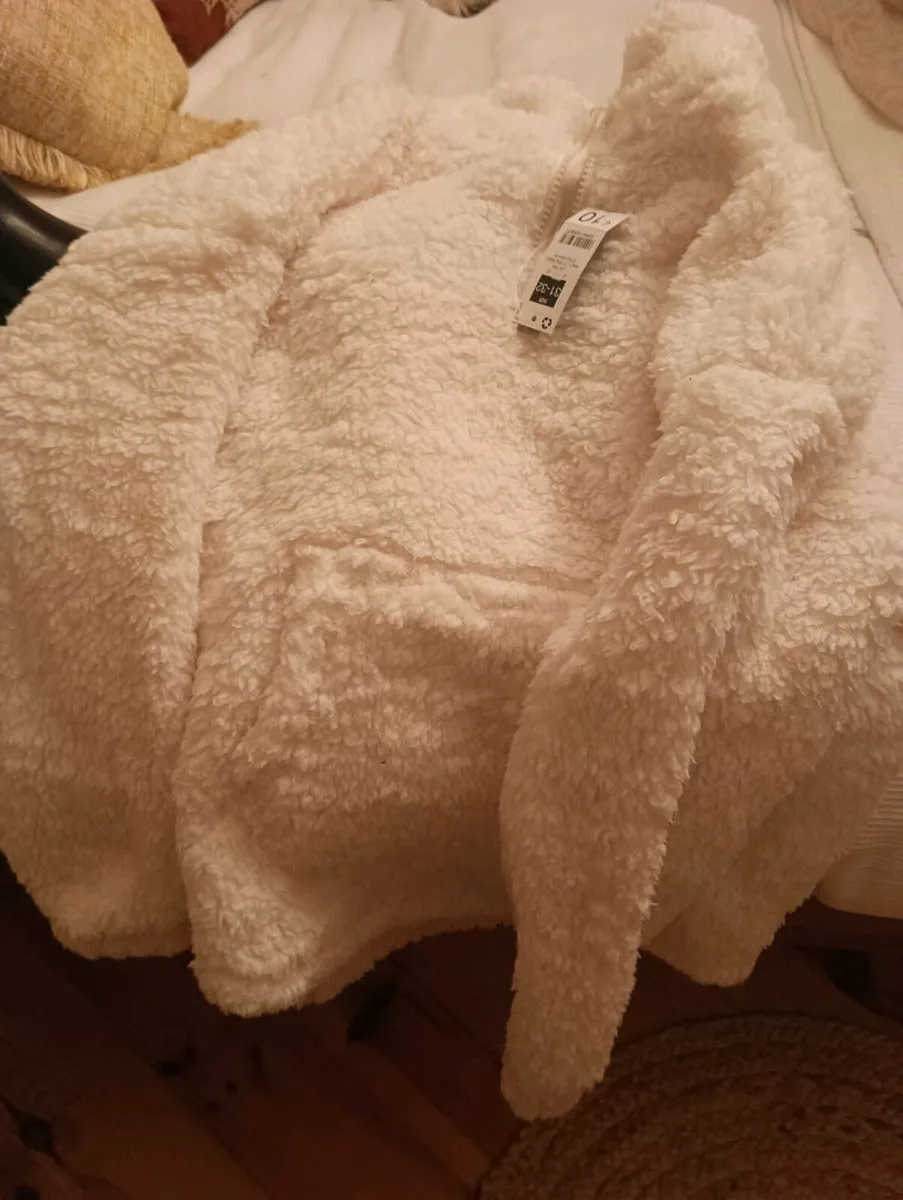 Beautiful 10year old girls new boots and clothes - Image 4