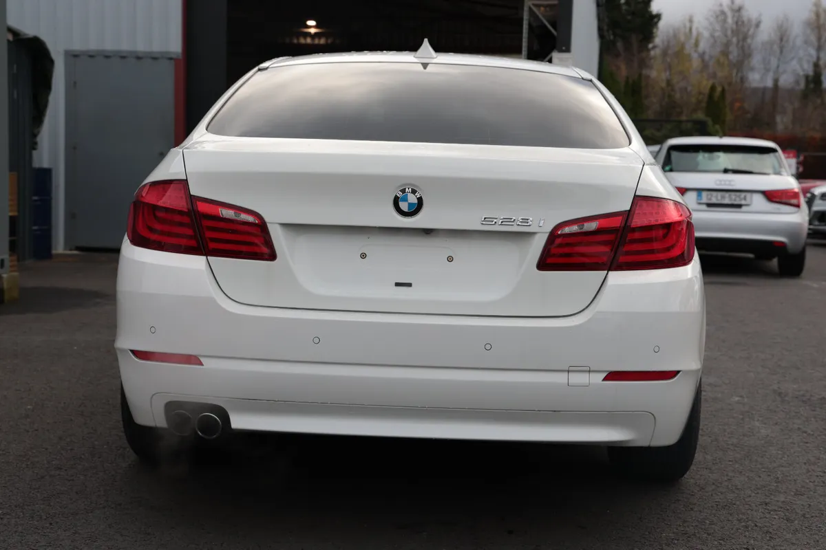 BMW 528 I 2012 WHITE - Image 4