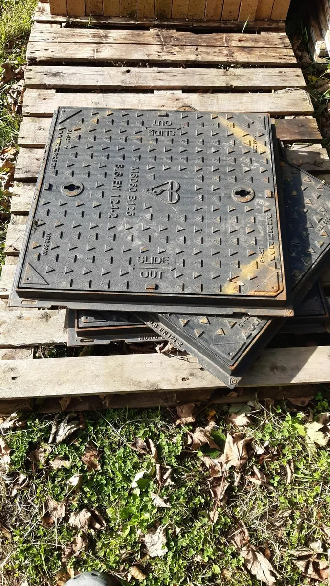 Manhole cover sets