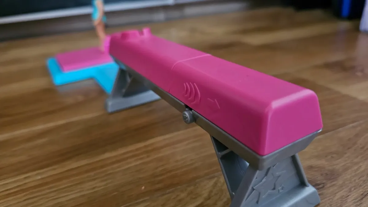 Girls doll and beam gymnastics toy - Image 2