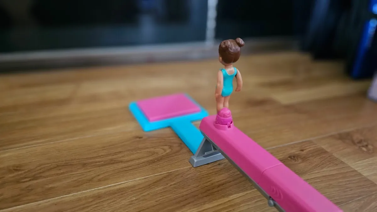 Girls doll and beam gymnastics toy - Image 3