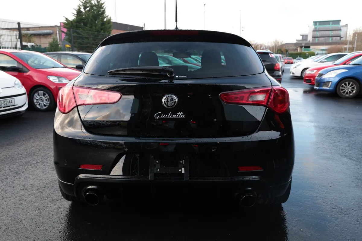 ALFA ROMEO SPORTS 2015 BLACK - Image 4