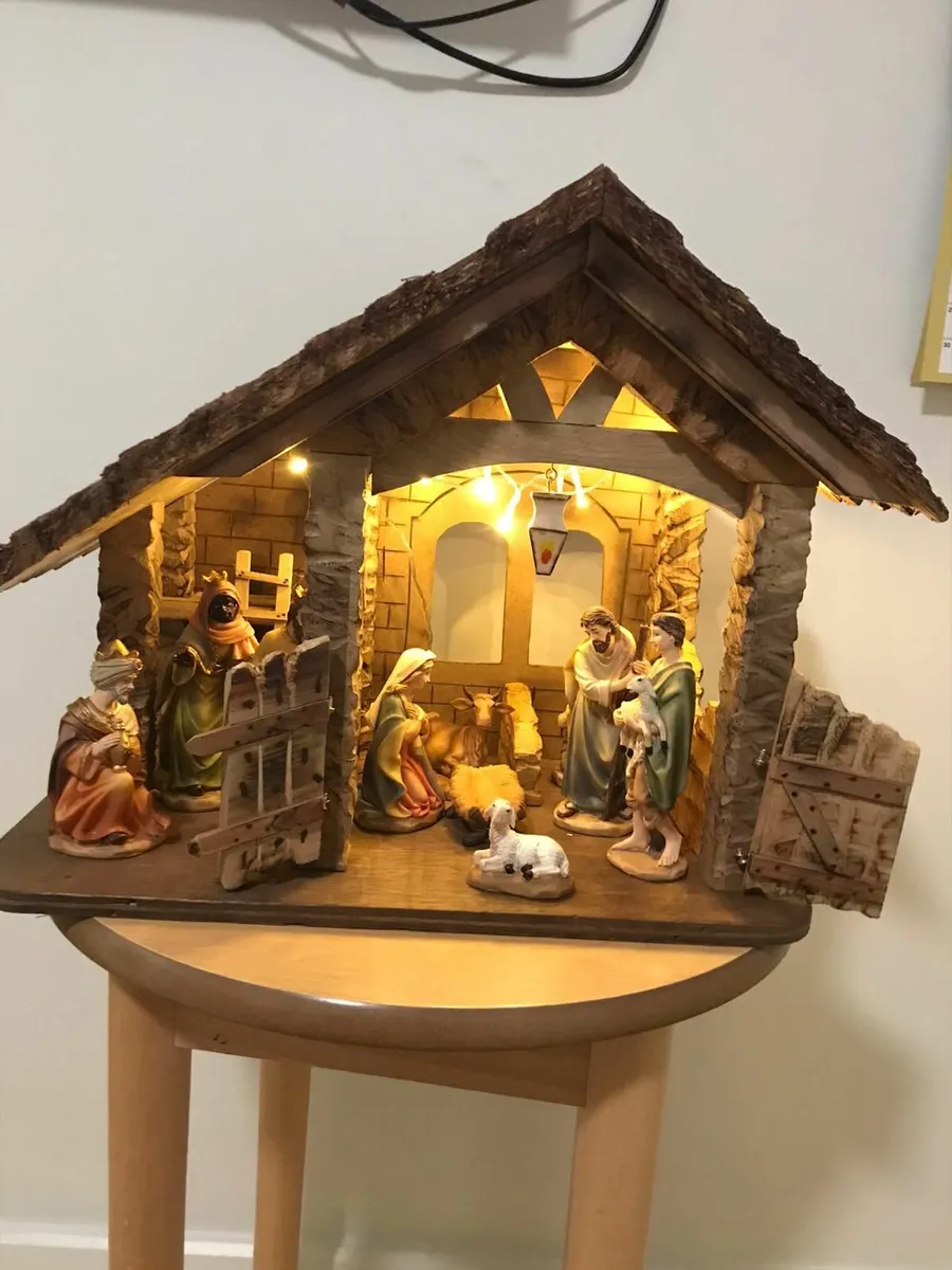 Solid Hardwood Hand-Carved Nativity Crib - Image 3