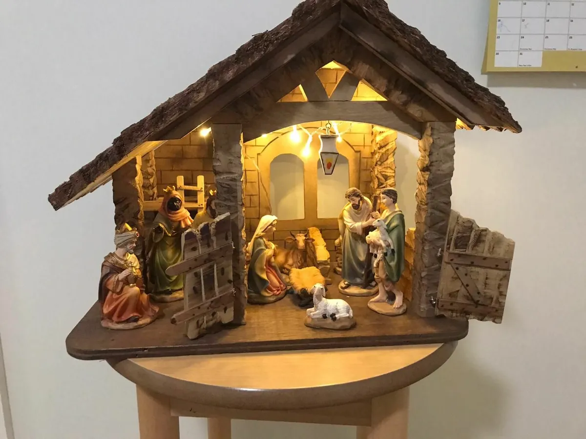 Solid Hardwood Hand-Carved Nativity Crib - Image 4