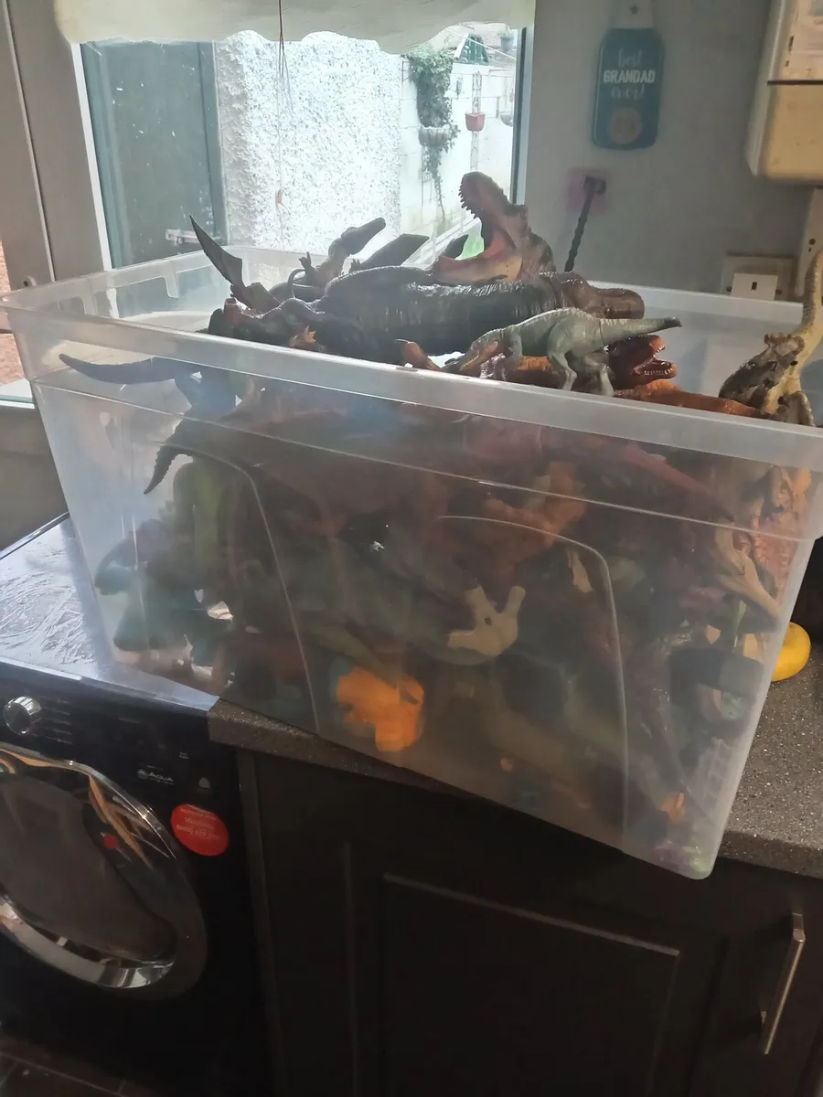 dinosaur figures - Image 1