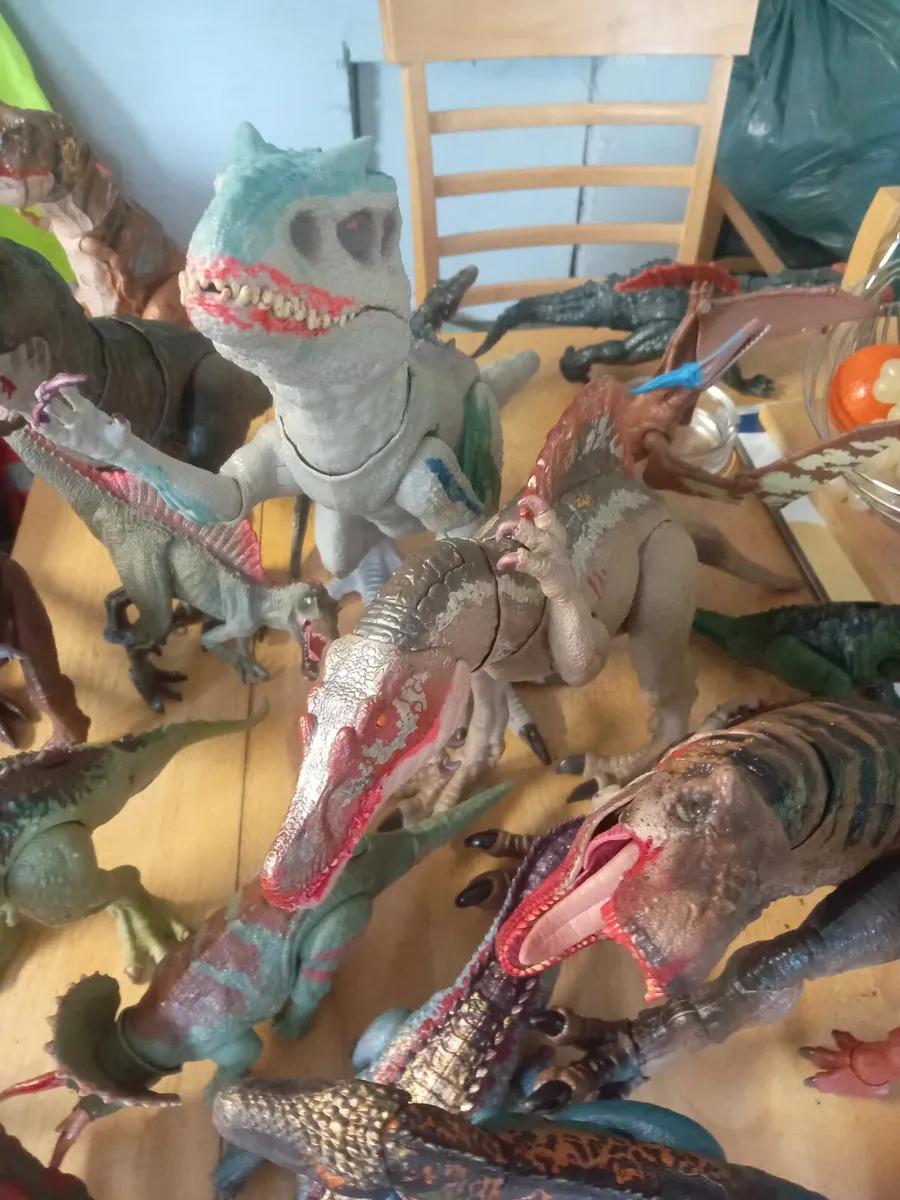 dinosaur figures - Image 3
