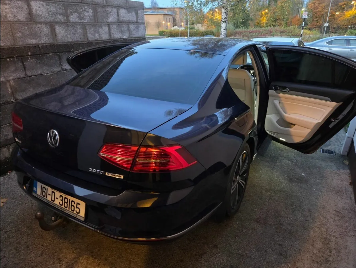 Volkswagen Passat 2016 - Image 2
