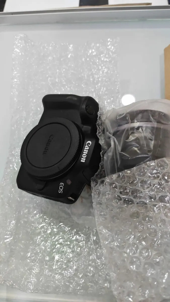 Canon Eos R100 + Rf-s 18-45mm F/4.5-6.3 Is Stm - Image 1