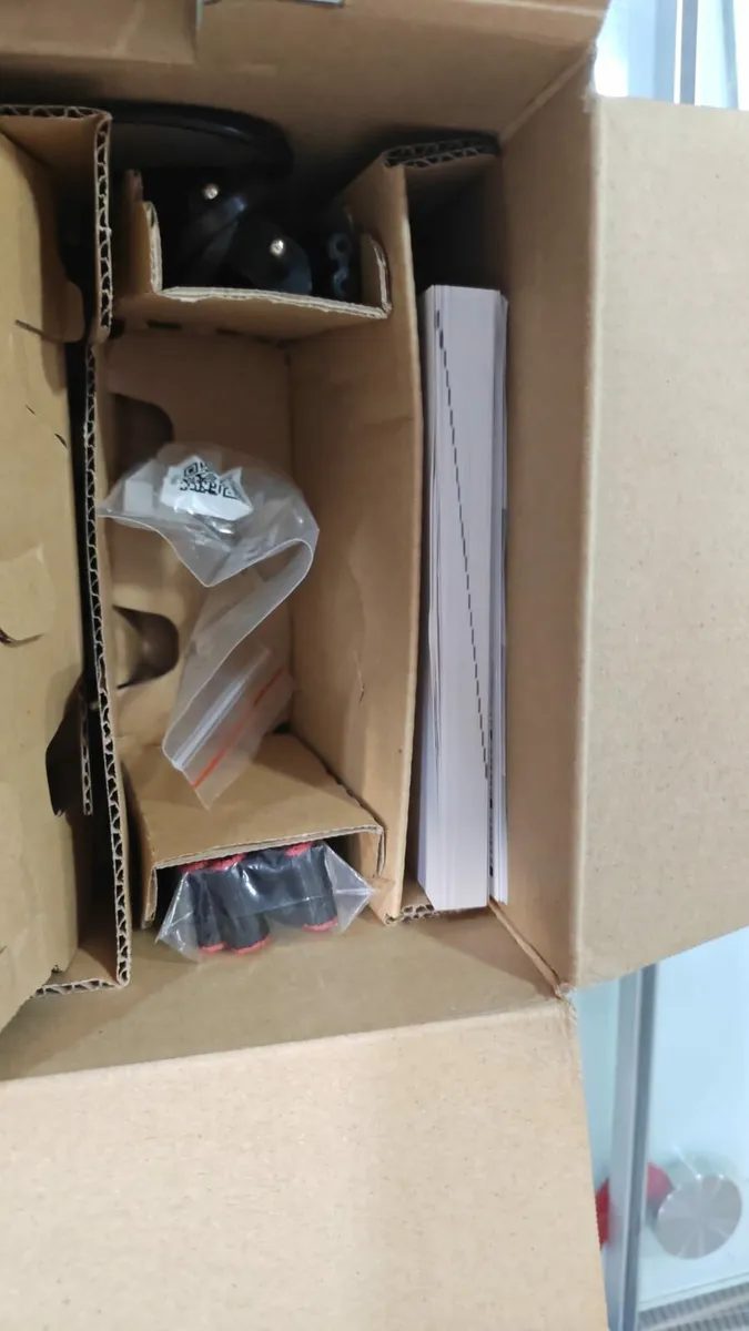 Canon Eos R100 + Rf-s 18-45mm F/4.5-6.3 Is Stm - Image 2