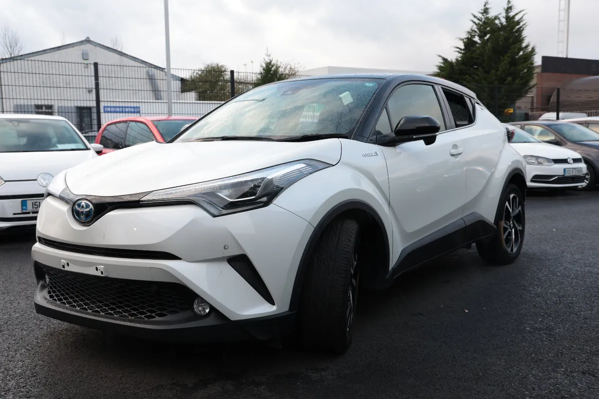 TOYOTA CHR 2017 PEARL WHITE - Image 2