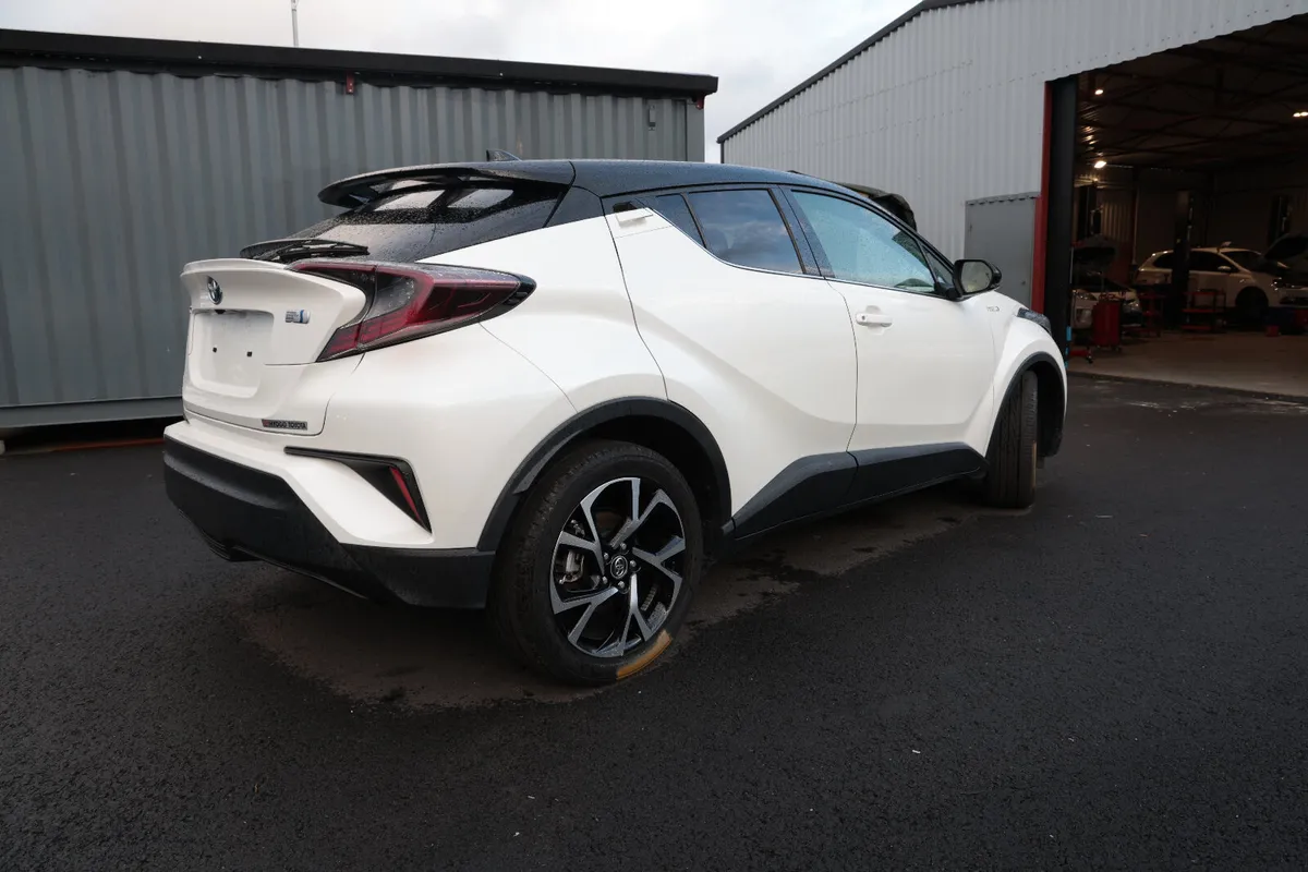 TOYOTA CHR 2017 PEARL WHITE - Image 4