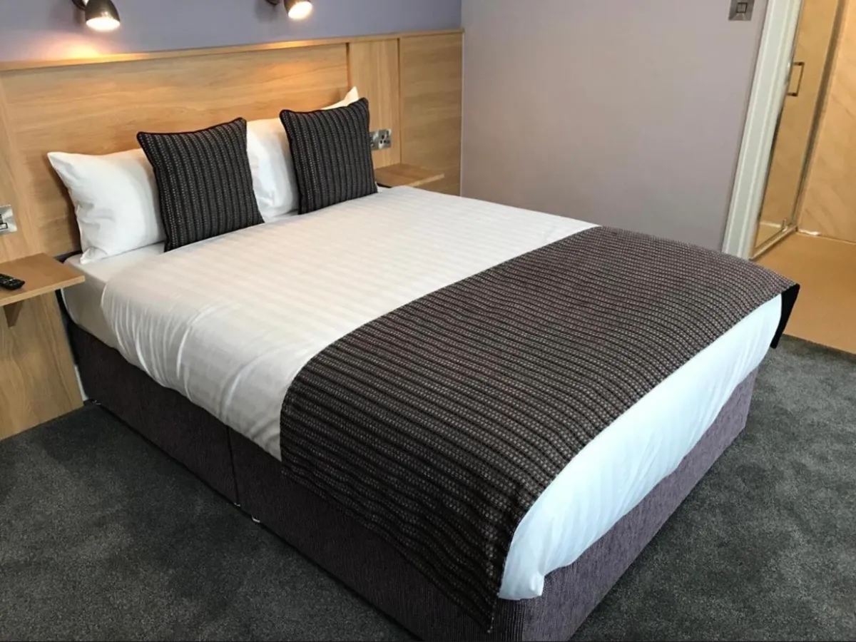 B&B near 3 Arena for The 2 Johnnies - Image 1