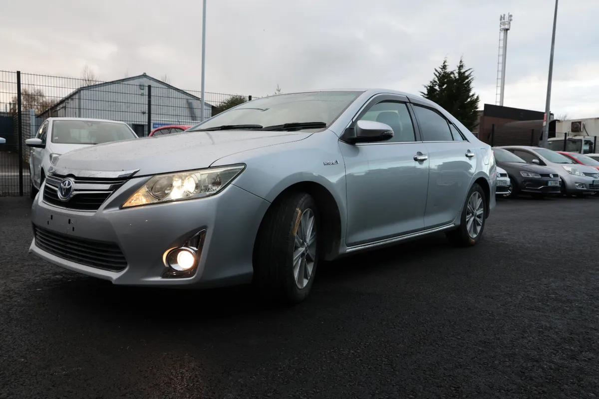 TOYOTA CAMRY 2012 SILVER HYBRID - Image 2