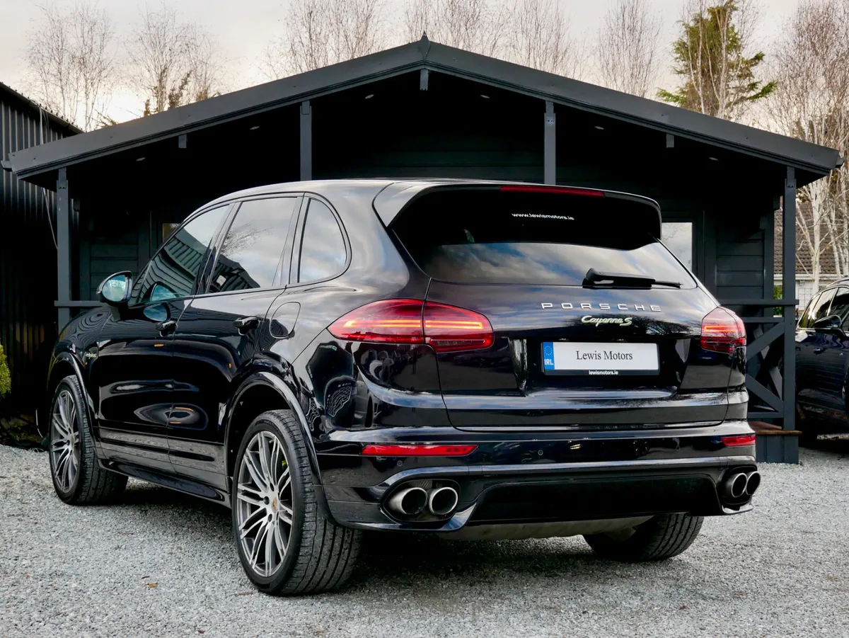 2017 Porsche Cayenne S E-Hybrid Platinum Edition - Image 4