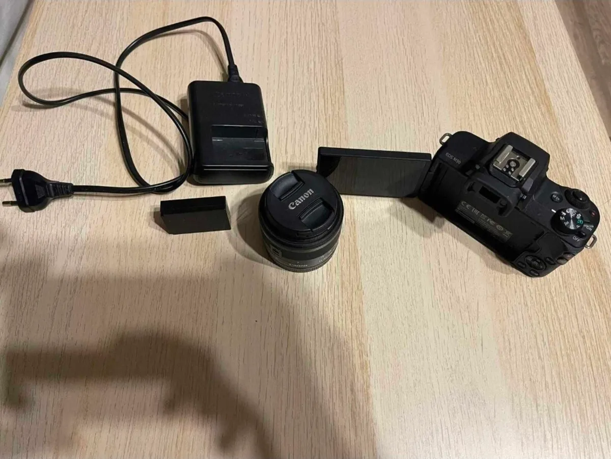 Canon Eos M50 + 15-45mm Is Stm - Image 1