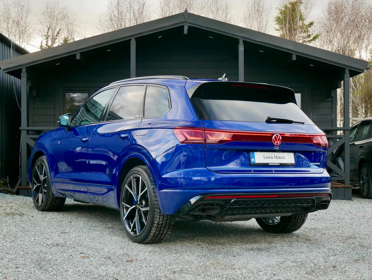 2025 Volkswagen Touareg R 462BHP *DELIVERY MILES* - Image 4