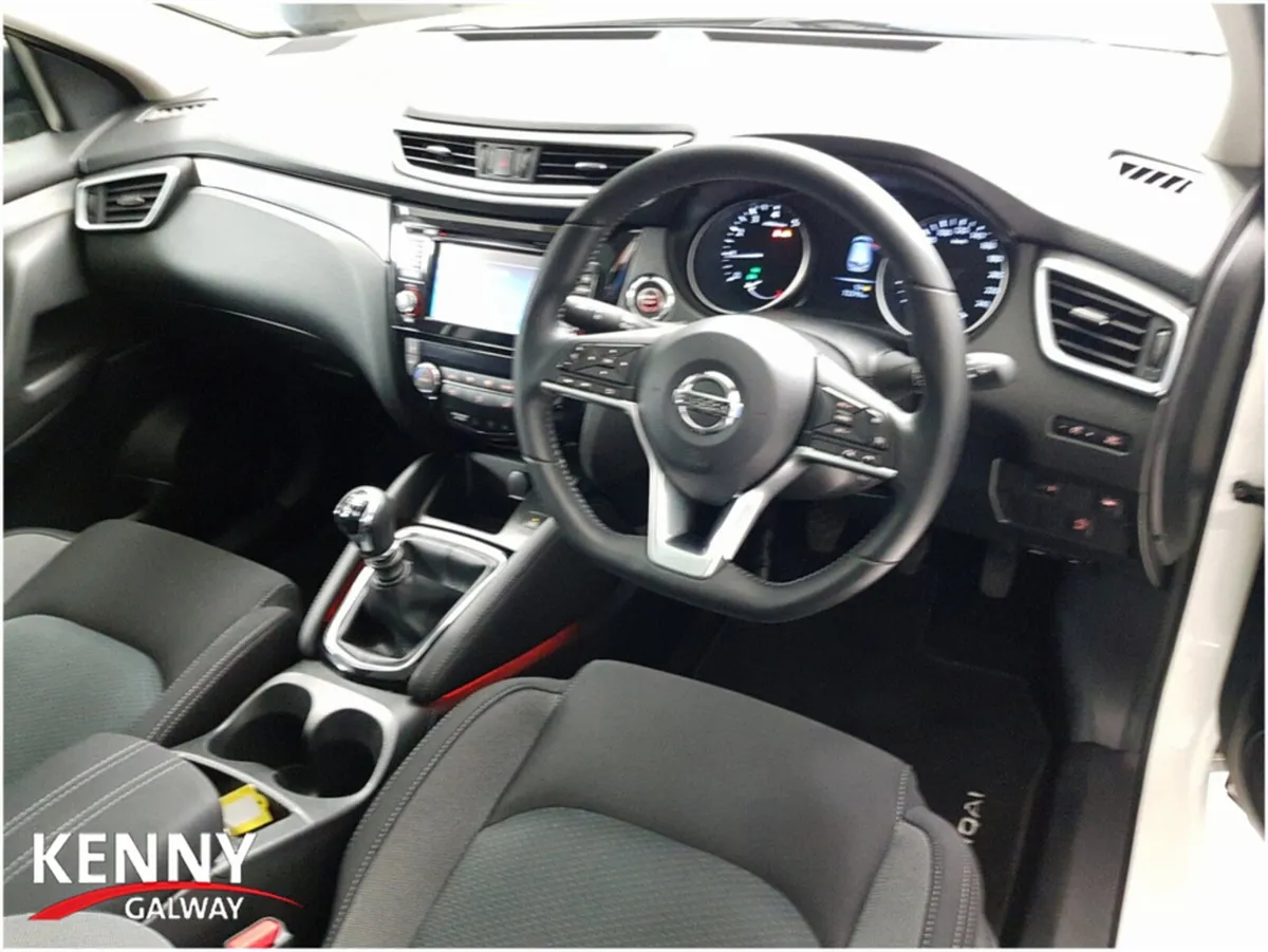 Nissan Qashqai 1.2 SV PREMIUM SS 18 4 4DR - Image 2