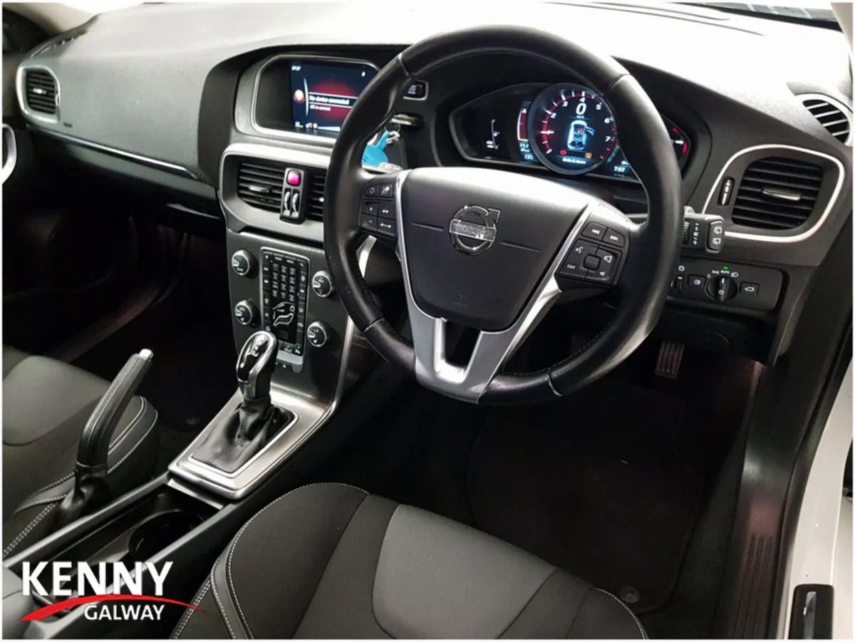 Volvo V40 DBA-MB4164T 5DR AUTO 40 SERIES 525 - Image 2