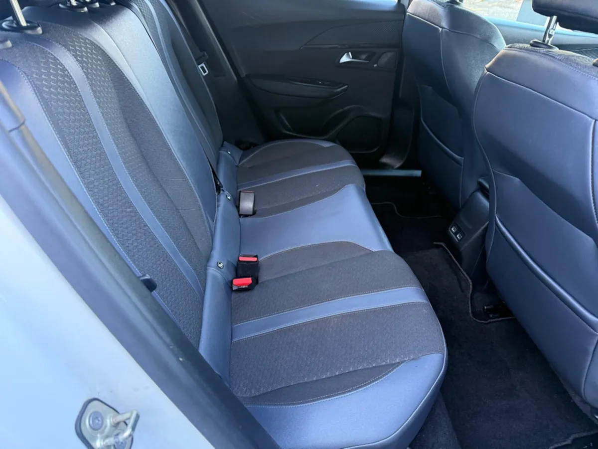 Peugeot 2008 ALLURE PURETECH S/S - Image 4