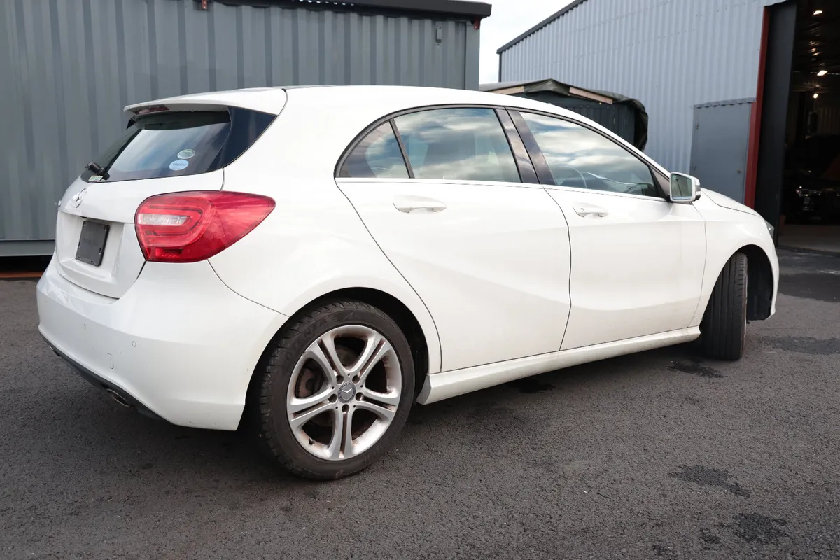 Mercedes-Benz A180 2014 WHITE - Image 3