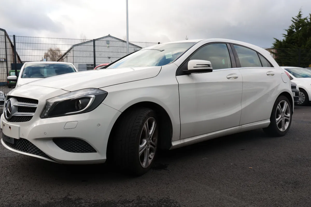 Mercedes-Benz A180 2014 WHITE - Image 2