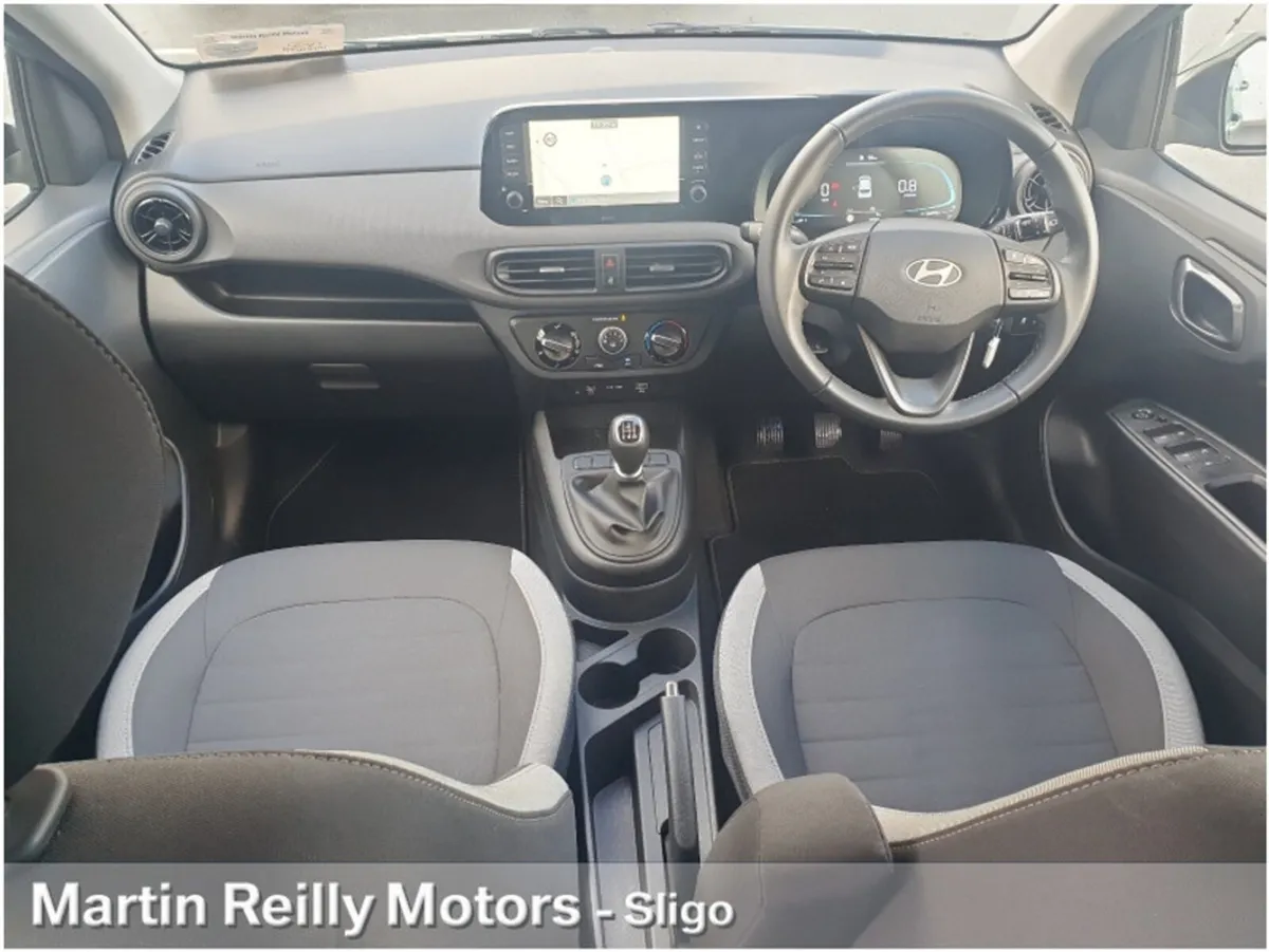 Hyundai i10 Deluxe Plus - Image 2