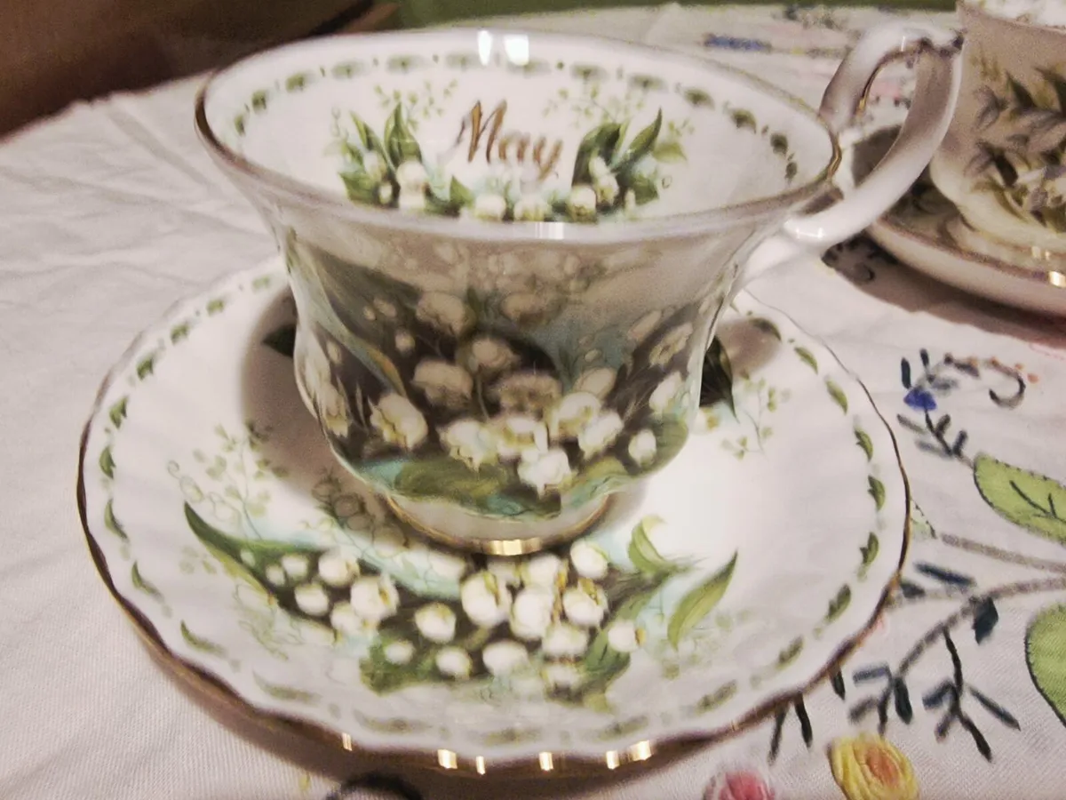 Royal Albert Flower of the month 12 - Image 4