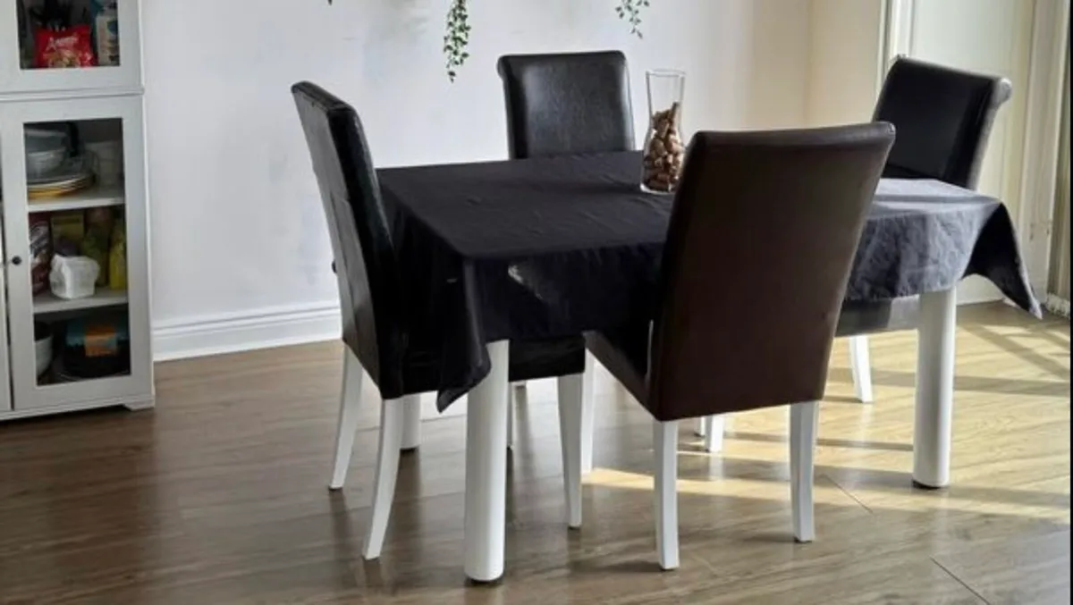 Solid wood table - Image 2