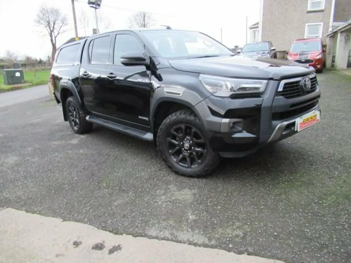 2.8 D-4D Invincible X Pickup Double Cab 4dr Diesel - Image 1