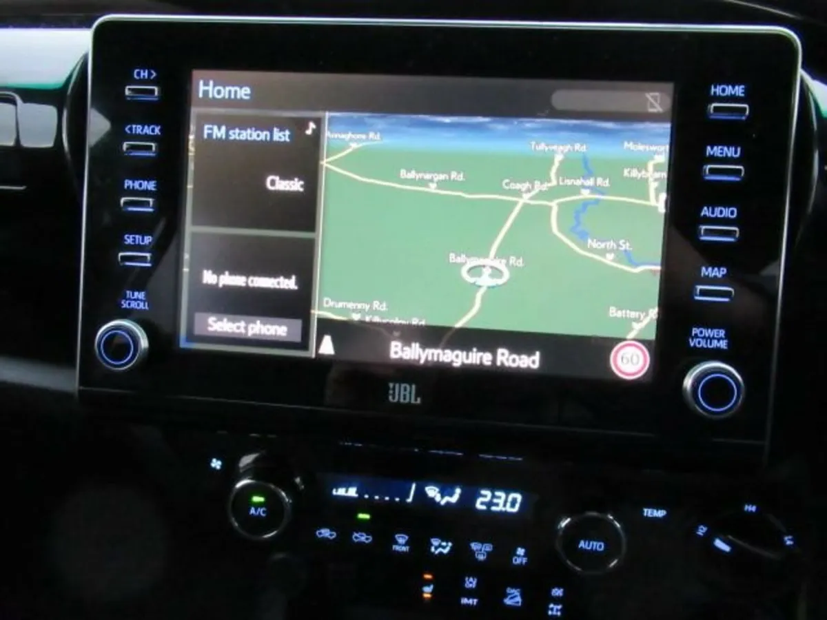 2.8 D-4D Invincible X Pickup Double Cab 4dr Diesel - Image 4