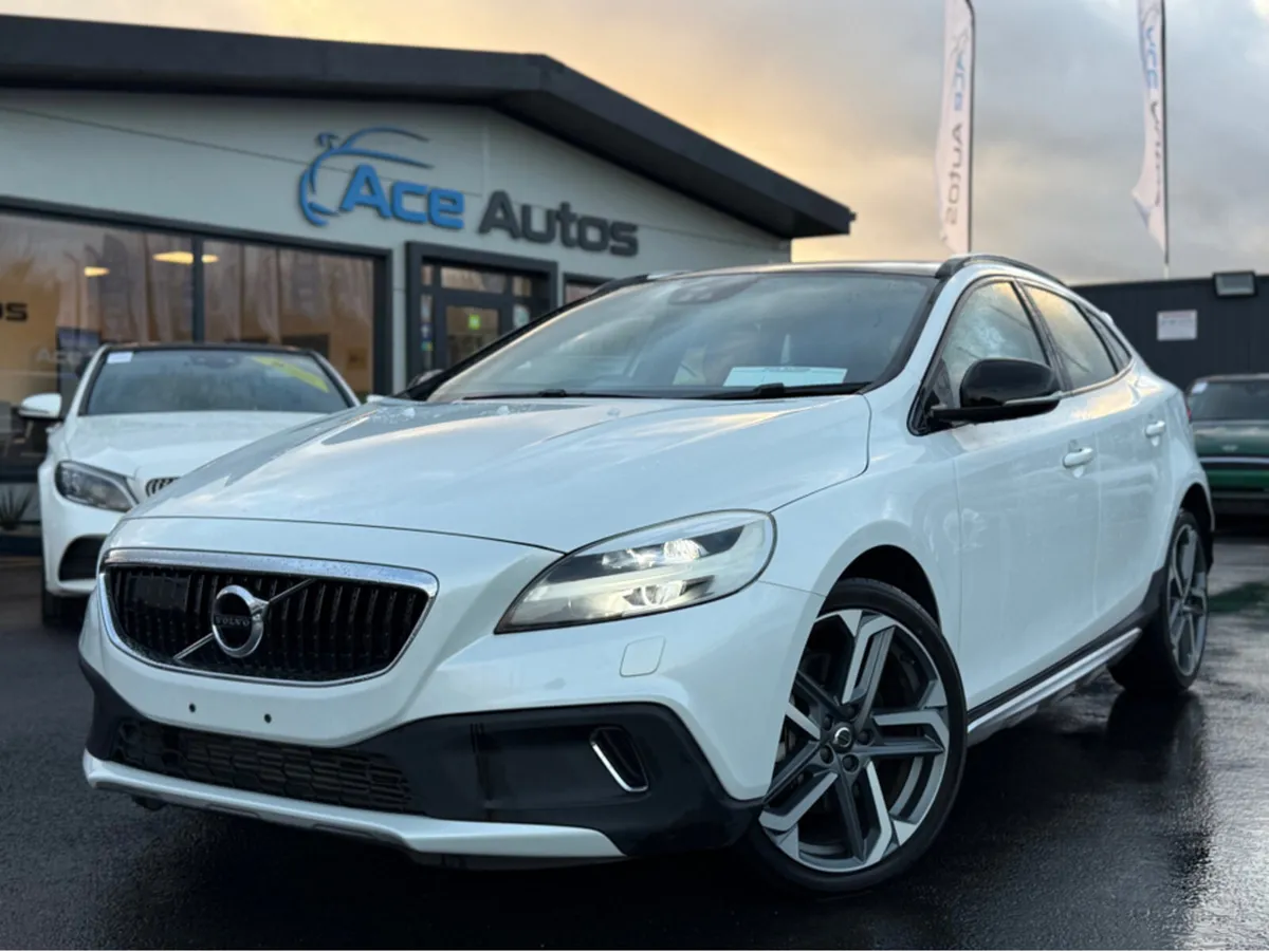 Volvo V40 D4 CROSS COUNTY - 2.0L DIESEL - AUTO - 1 - Image 1