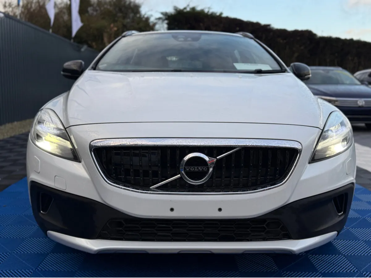 Volvo V40 D4 CROSS COUNTY - 2.0L DIESEL - AUTO - 1 - Image 2