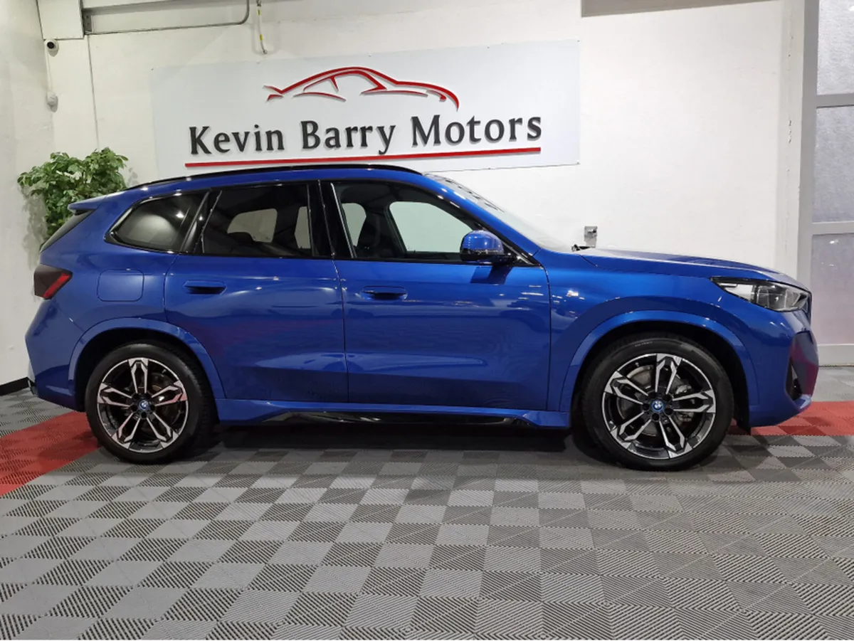 BMW iX1 X-DRIVE30 M SPORT AUTOMATIC **ONE OWNER / - Image 4