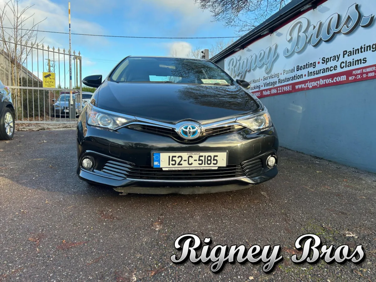 Toyota Auris 1.8 HYBRID LUNA 4DR AUTO - Image 2