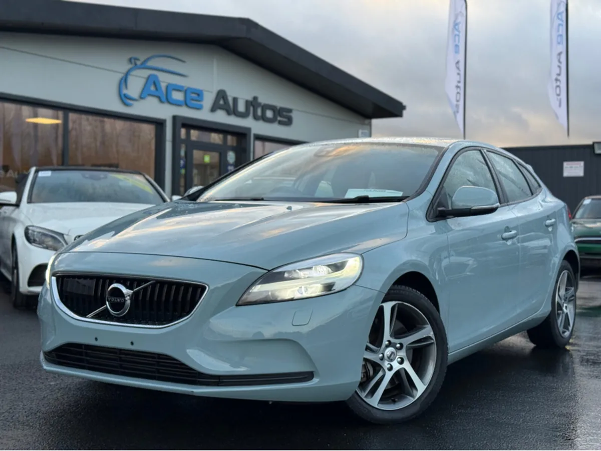 Volvo V40 MOMENTUM - 2.0L DIESEL - AUTO - 12M WARR - Image 1