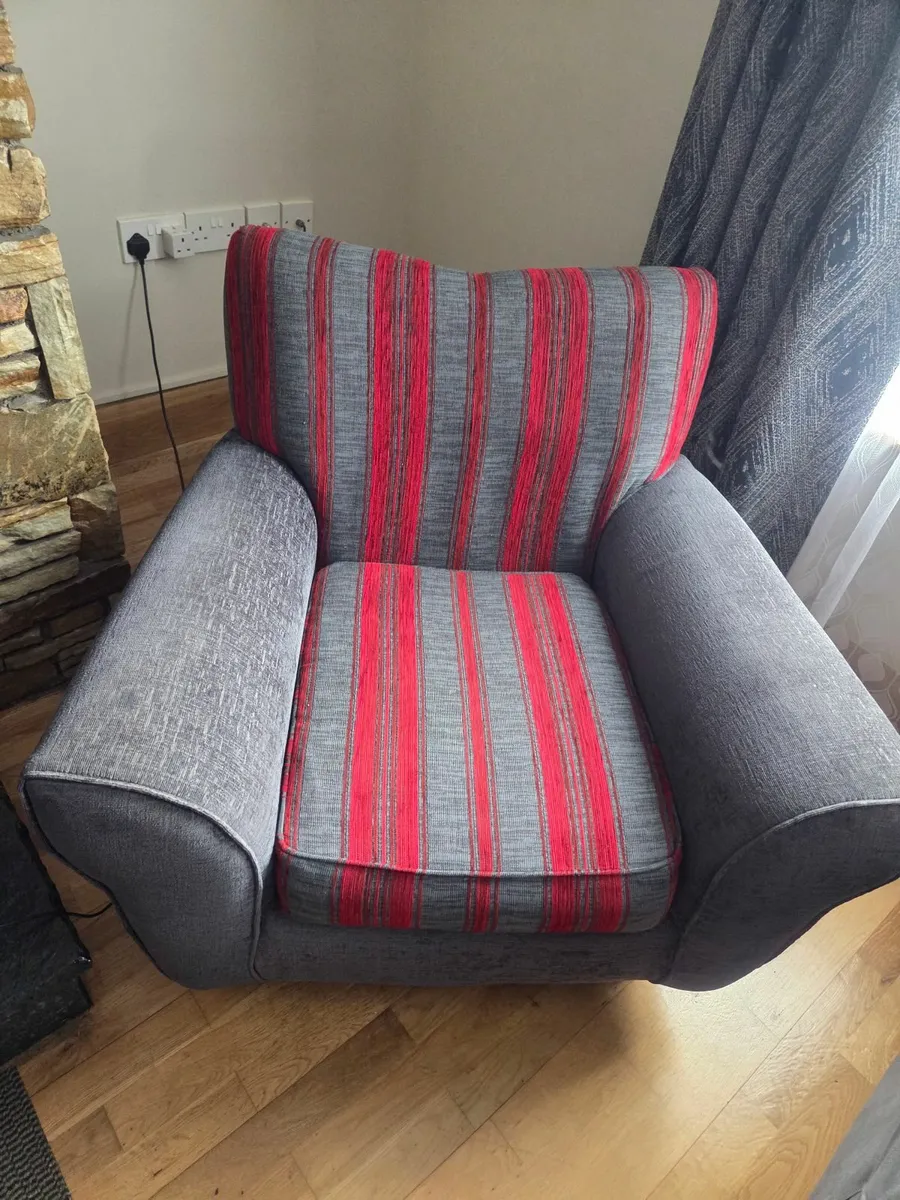 Very comfortable Armchair - Image 2