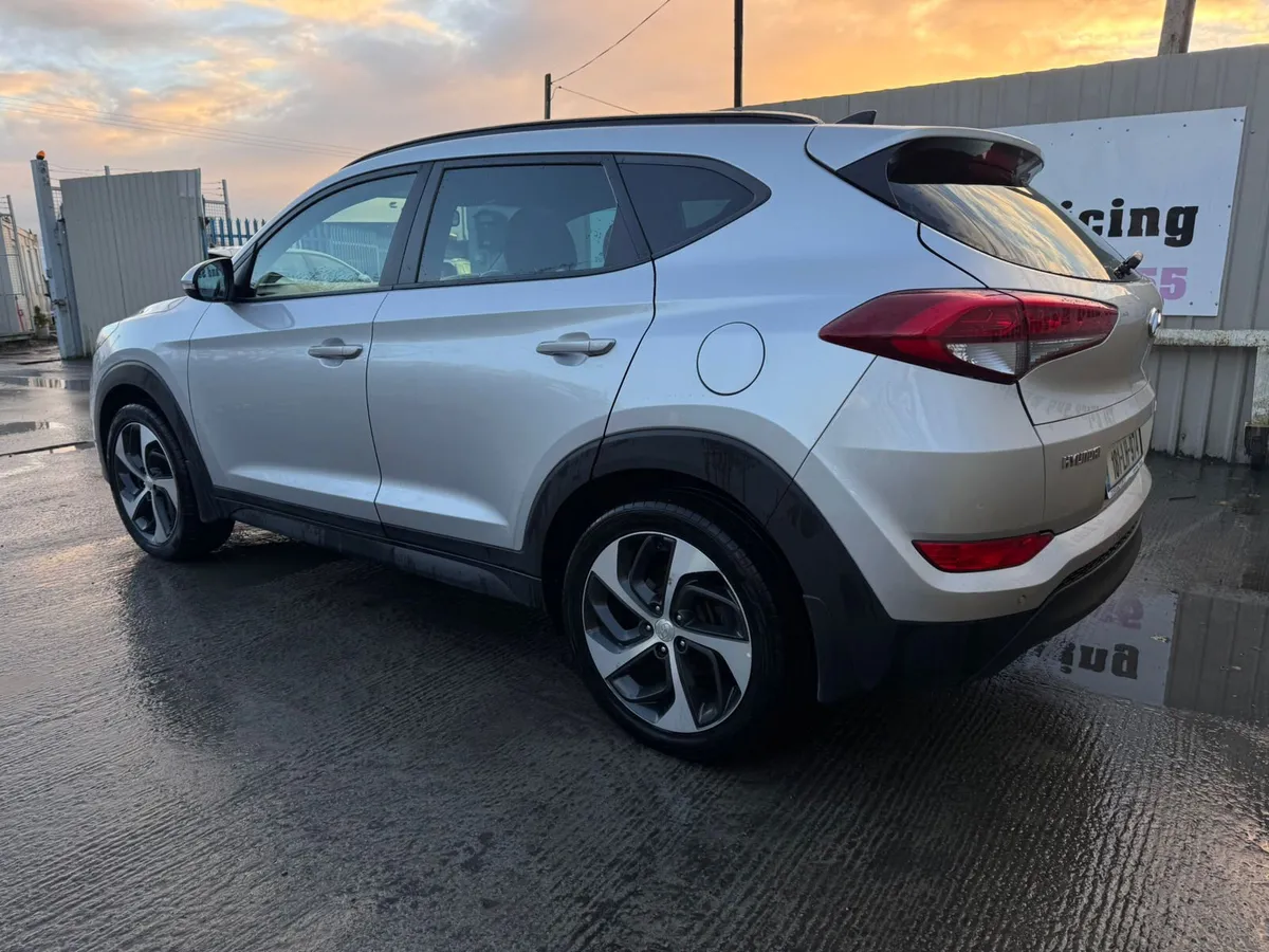 2018 Hyundai Tucson 1.7 D Premium Pan Roof - Image 2