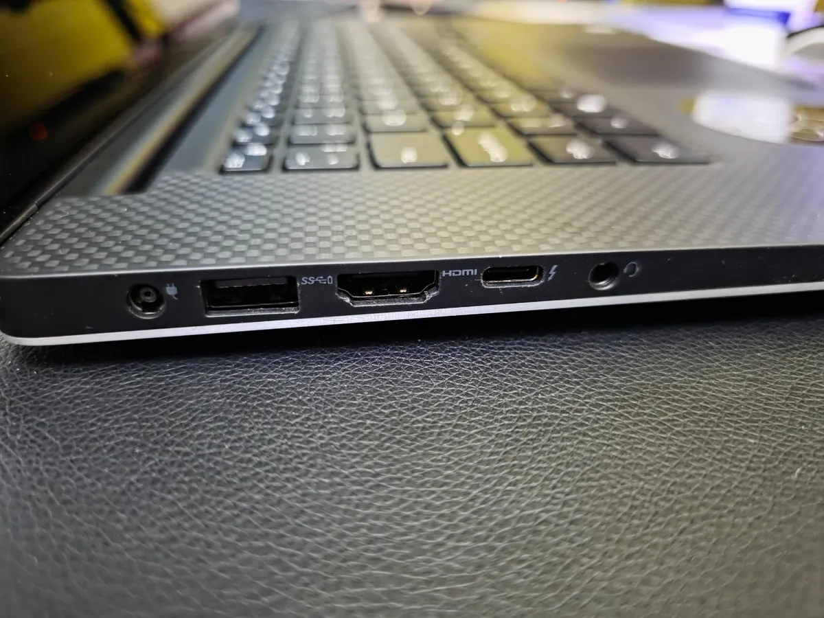 Dell 5530 i9 32GB 4K touchscreen + Dock - Image 4